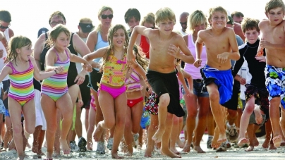 Aripi Pentru Îngeri Maramureș: Trimite un copil în vacanță la mare! Elevii merituoși dar fără condiție financiară, sprijiniți să vadă litoralul nu doar în poze