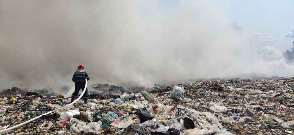 Incendii multe în weekend; Două dintre ele au fost la groapa de gunoi de lângă Baia Mare