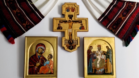 Proiectului Eparhial „Icoana Maicii Domnului în casa omului” a ajuns la a II-a ediție; Puteți trimite fotografii cu icoanele pe care le aveți