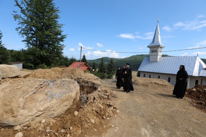 PS Iustin a efectuat o vizită arhierească la Schitul Izvoare (FOTO)