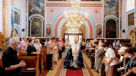 PS Iustin a săvârșit Slujba Paraclisului Maicii Domnului la Catedrala istorică din Baia Mare (FOTO)