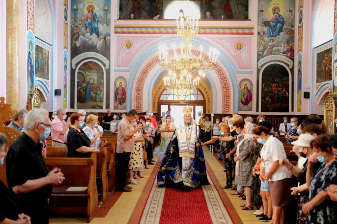 PS Iustin a săvârșit Slujba Paraclisului Maicii Domnului la Catedrala istorică din Baia Mare (FOTO)