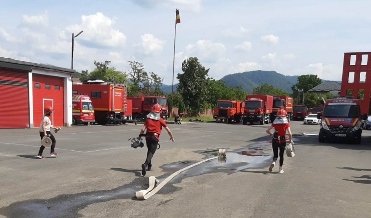 Voluntari la testare: Toți cei 17 au demonstrat că sunt bine pregătiți atât din punct de vedere teoretic, cât și practic și au promovat examenul