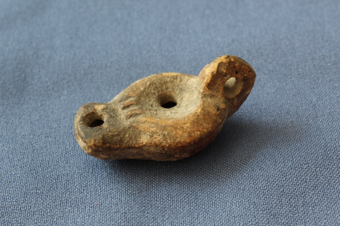 Opaiț miniatural – „exponatul săptămânii” la Muzeul Județean de Istorie și Arheologie Maramureș