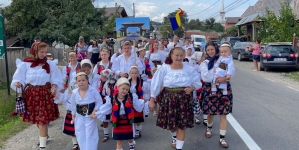 Lume multă și voie bună la „Ziua Dacilor Liberi” din Oncești (FOTO)
