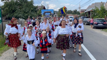Lume multă și voie bună la „Ziua Dacilor Liberi” din Oncești (FOTO)