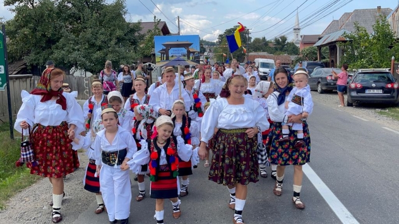 Lume multă și voie bună la „Ziua Dacilor Liberi” din Oncești (FOTO)