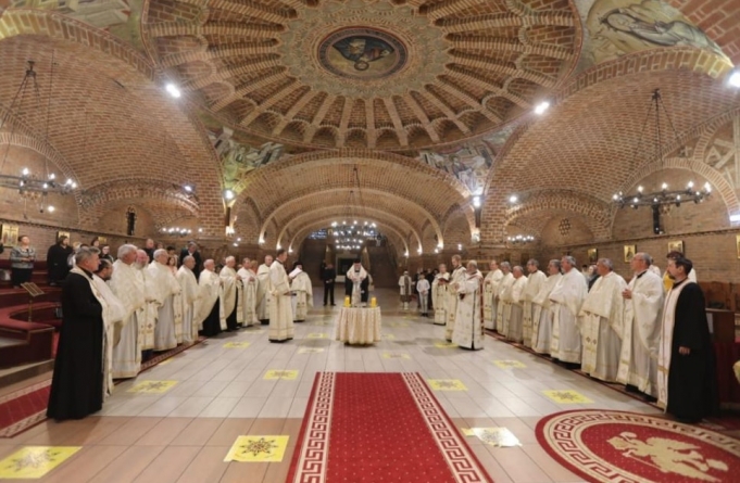 PS Iustin, în mijlocul celor care au absolvit studiile teologice seminariale în urmă cu 41 de ani (FOTO)
