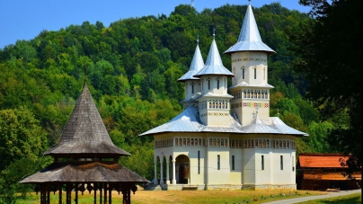 La Mănăstirea Dealu Mare va avea loc Tabăra creștină „Uniți în cuget și simțiri”