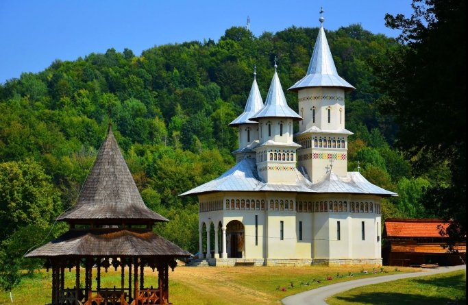 La Mănăstirea Dealu Mare va avea loc Tabăra creștină „Uniți în cuget și simțiri”