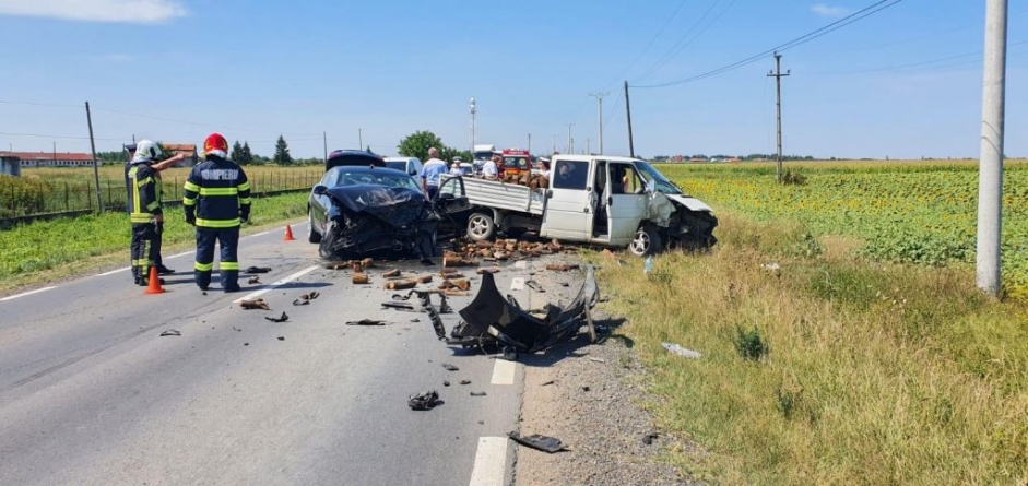 Accident în Satu Mare: Tânăr din Maramureș la volanul unui Jaguar implicat vineri 13 în eveniment rutier. Impact cu o autoutilitară! (FOTO)