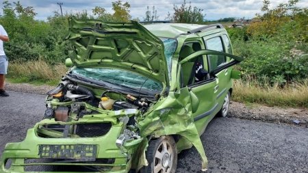 Accident în Satu Mare: Șoferiță din Maramureș, ieri, implicată într-un eveniment de circulație, în județul vecin. O altă victimă, resuscitată de medici! (FOTO)