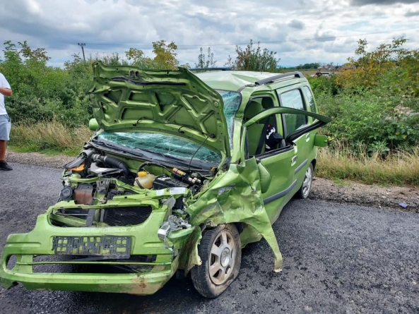 Accident în Satu Mare: Șoferiță din Maramureș, ieri, implicată într-un eveniment de circulație, în județul vecin. O altă victimă, resuscitată de medici! (FOTO)