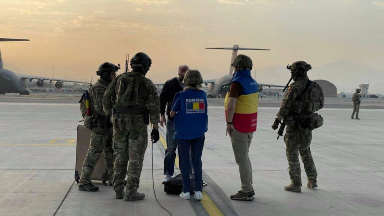Aeronava Hercules a preluat din Kabul un singur cetățean român. MAE: Accesul spre aeroport al celorlalți este îngreunat