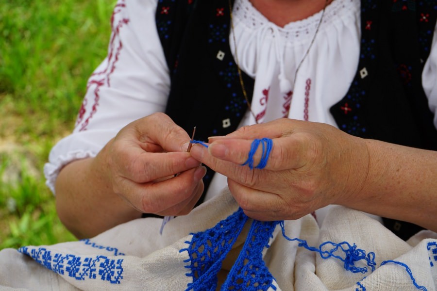 Tinerii maramureșeni au ocazia să se inițieze în câteva meșteșuguri; Când și unde se desfășoară atelierele