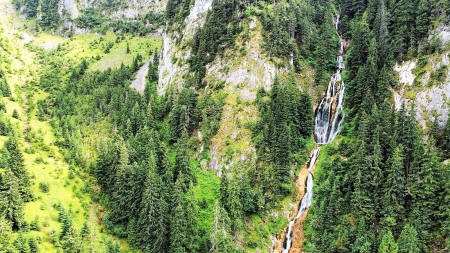 Frumusețile Maramureșului: Cascada Cailor, una dintre cele mai spectaculoase din România (FOTO)