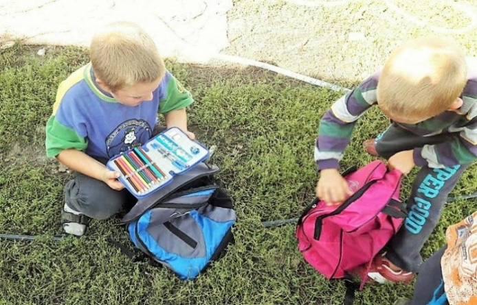 Campanie comunitară în Maramureș: Ajută un copil să înceapă școala în bune condiții, pentru că are loc a treia ediție „Un ghiozdan pentru un școlar” în Sighet!