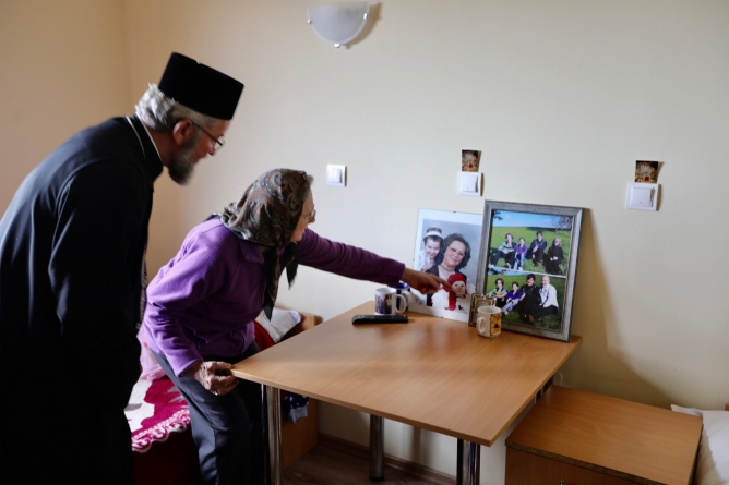 PS Iustin, vizită la Centrul „Bunul Samarinean” din Coroieni; „Bătrânii noștri sunt o istorie, o carte deschisă”