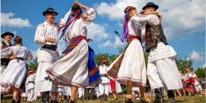 Se anunță Danț la șură în comuna Lăpuș; Vor fi prezenți artiști unul și unul