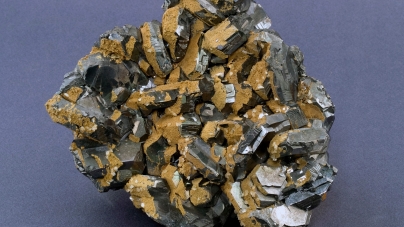 Frumusețile Maramureșului: Un eșantion măreț format din trei componente, exponatul săptămânii la Muzeul de Mineralogie din Baia Mare (FOTO)