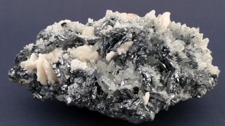 Frumusețile Maramureșului: Un eșantion extrem de prețios din Cavnic originar este în prezent exponatul săptămânii la Muzeul de Mineralogie din Baia Mare (FOTO)