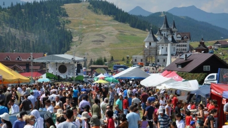 E eveniment de marcă: La hotarul Maramureșului urcă artiști foarte iubiți pe scena festivalului „Hora la Prislop” la ediția jubiliară a sărbătorii!