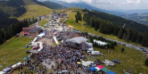 Eveniment de tradiție: Mii de oameni au participat la Festivalul Interjudețean de Folclor „Hora la Prislop” (FOTO)