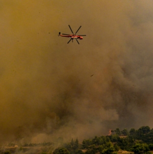 Aerul a devenit aproape irespirabil în Atena, în oraș a plouat cu cenușă. Viceguvernator: Vom avea o mare problemă