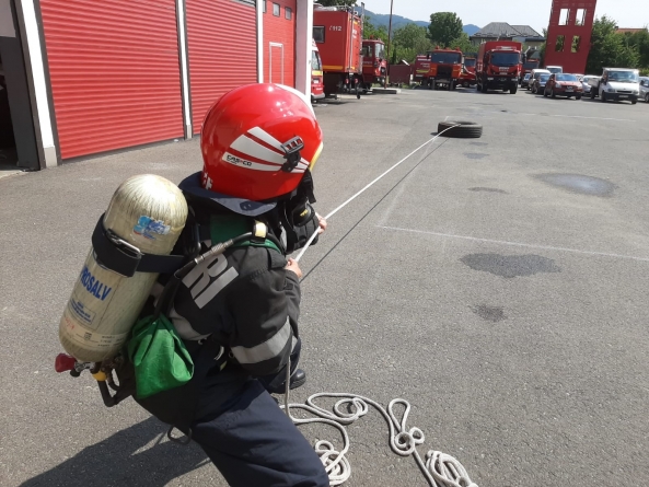 Voluntari la antrenament: 17 persoane se pregătesc să participe la operațiuni de stingere în cadru ISU Maramureș