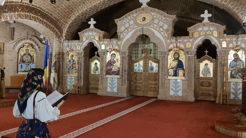 Copii și tineri din Maramureș participă la festivalul-concurs de pricesne online  „O, măicuţă sfântă!”