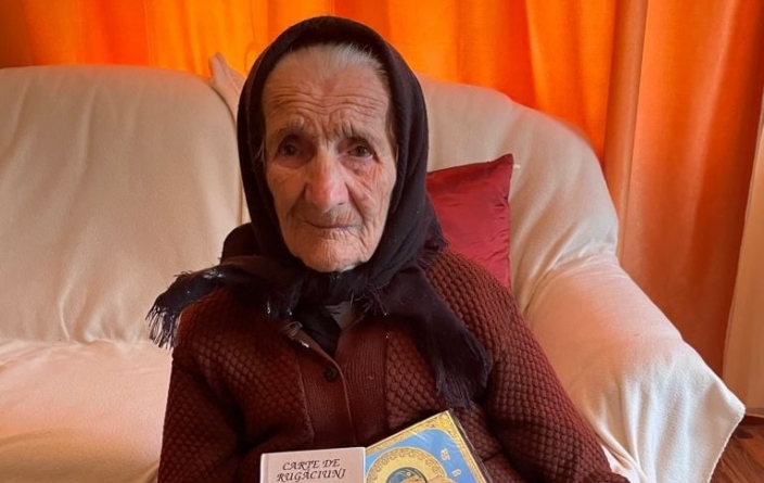 Un moment realmente special în județul Maramureș: O frumoasă vârstă a împlinit doamna Maria din Fânațe, comuna Cernești: 102 de ani! (FOTO)