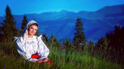 O mare realizare muzicală!: Maria Mihali, artistă din Maramureș, a lansat o nouă piesă reușită. „De când doru-i la inimă” are succes încă din prima zi! (VIDEO)