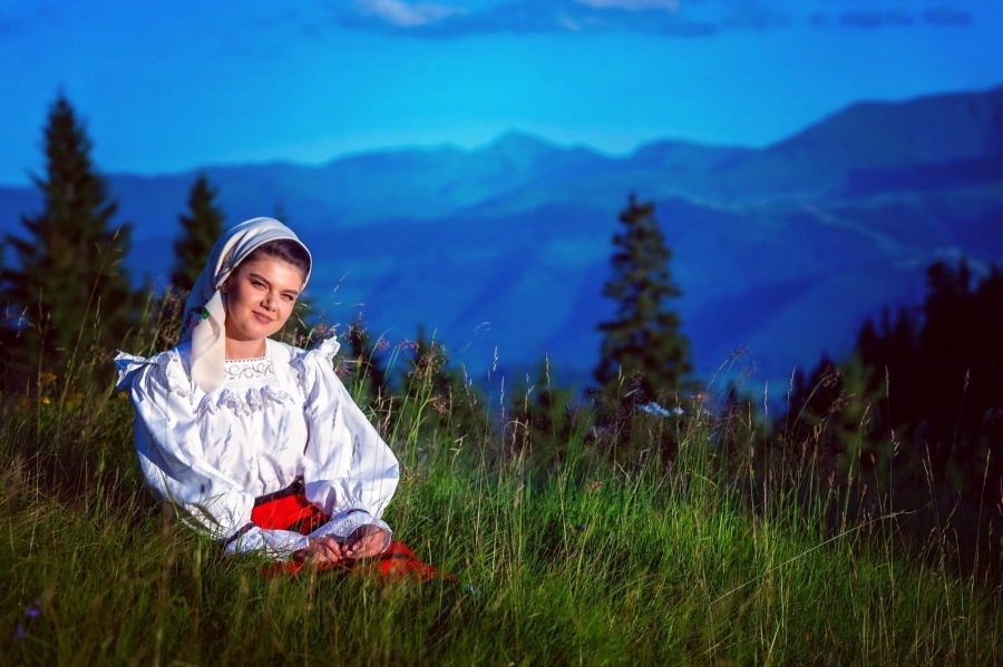 O mare realizare muzicală!: Maria Mihali, artistă din Maramureș, a lansat o nouă piesă reușită. „De când doru-i la inimă” are succes încă din prima zi! (VIDEO)