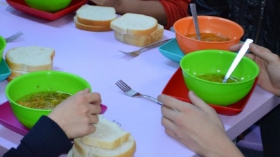 428 de elevi din trei școli din Maramureș vor beneficia de masă caldă