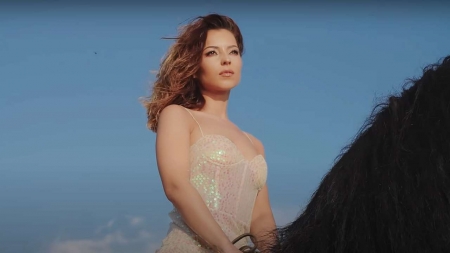 Și încă o realizare: AMI, artista noastră din Maramureș, a lansat o nouă piesă reușită. „Ar putea fi și pentru tine începutul călătoriei tale”! (VIDEO ȘI FOTO)