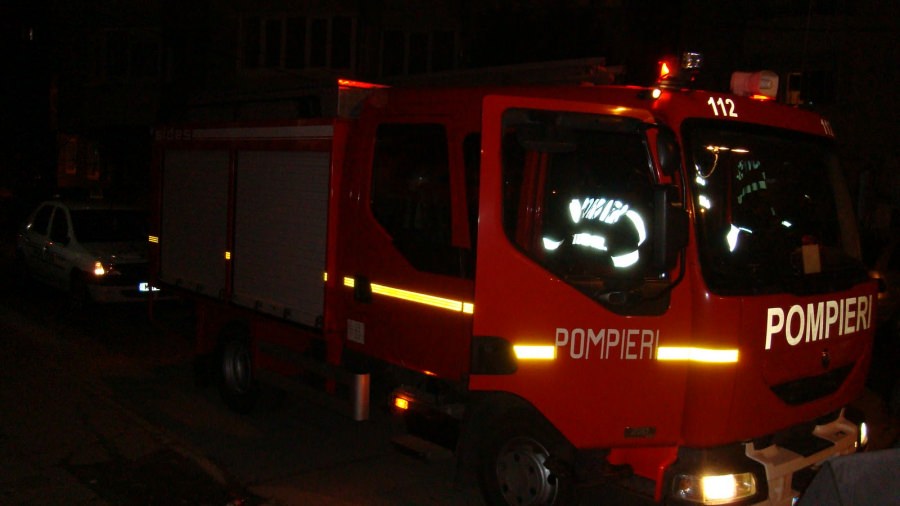 Gospodărie cuprinsă de flăcări