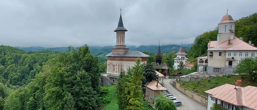 De Izvorul Tămăduirii: Hram la Mănăstirea Rohia