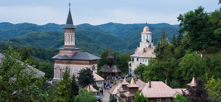 Va fi hram la Mănăstirea Rohia; Vezi programul slujbelor