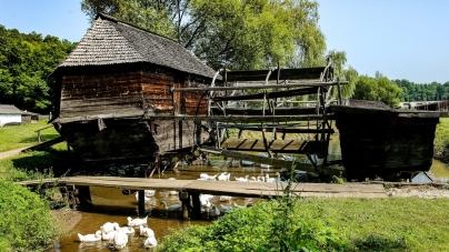 Inedit: La Muzeul Astra din Sibiu este expusă o moară plutitoare din satul maramureșean Lucăcești (FOTO)