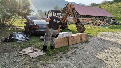 Doi cetățeni ucraineni cercetați pentru contrabandă și 25.000 pachete cu țigări confiscate la graniţa cu Ucraina