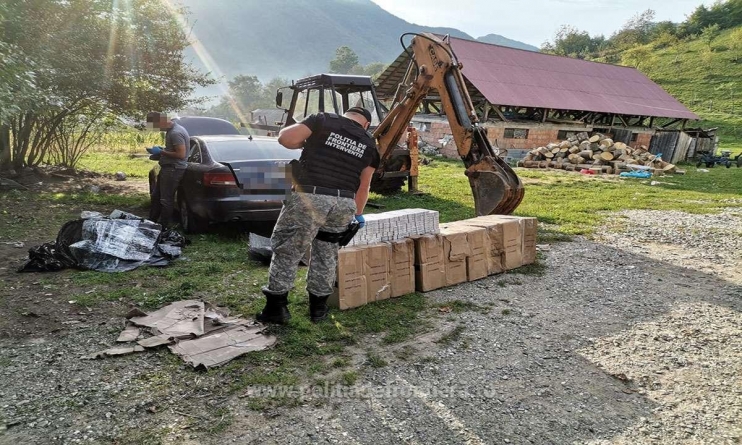 Doi cetățeni ucraineni cercetați pentru contrabandă și 25.000 pachete cu țigări confiscate la graniţa cu Ucraina
