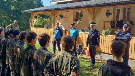 Campania „Vacanţă în siguranţă” ajunge la final; Jandarmii le-au oferit sfaturi unor copii aflați în tabără în Ciolt