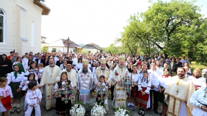 Târnosirea bisericii Parohiei Ortodoxe Drăghia; Trei ierarhi s-au aflat în fruntea soborului de preoți și diaconi