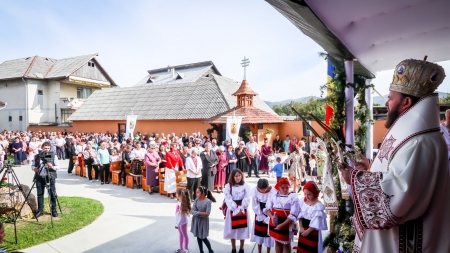 Sfânta Liturghie arhierească în Parohia Ortodoxă Seini II; PS Timotei: „A fost o zi luminoasă și frumoasă, în care ne-am rugat lui Dumnezeu împreună” (FOTO)