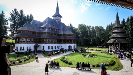 Praznicul Înălțării Sfintei Cruci: A fost hramul Mănăstirii Săpânța – Noul Peri (FOTO)