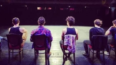 În acest weekend: La Teatrul de Vară din Baia Mare va avea loc spectacolul de improvizație „ImproVshow Silver”