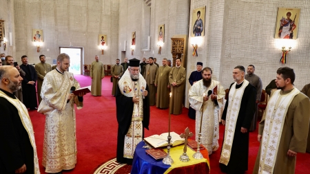 La Mănăstirea Scărișoara Nouă: Convocarea anuală a preoților militari din Forțele Terestre (FOTO)