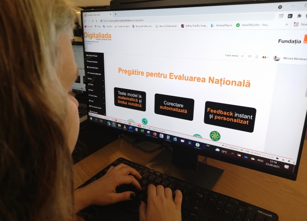 Peste 170 de elevi maramureșeni continuă programul Digitaliada în anul școlar 2021-2022
