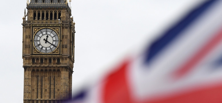 MAE: De la 1 octombrie, românii nerezidenți nu vor mai putea intra în Marea Britanie doar cu cartea de identitate