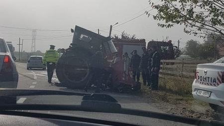 Accident grav în Maramureș: În județul nostru, un copil în vârstă de 9 ani a fost rănit în urma unui impact între un autoturism și un tractor care ducea 2 vaci